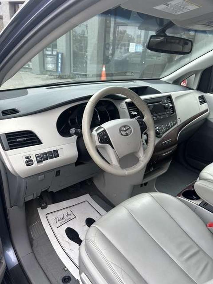 2014 Toyota Sienna XLE   AWD   LEATHER   SUNROOF   REAR CAMERA Photo