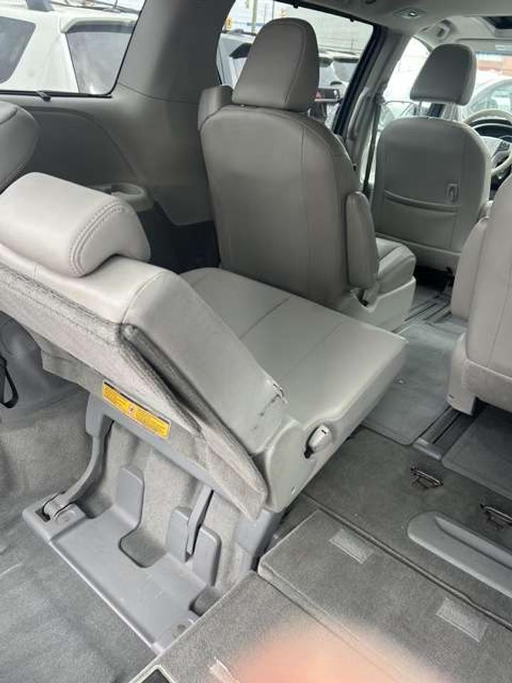 2014 Toyota Sienna XLE   AWD   LEATHER   SUNROOF   REAR CAMERA Photo