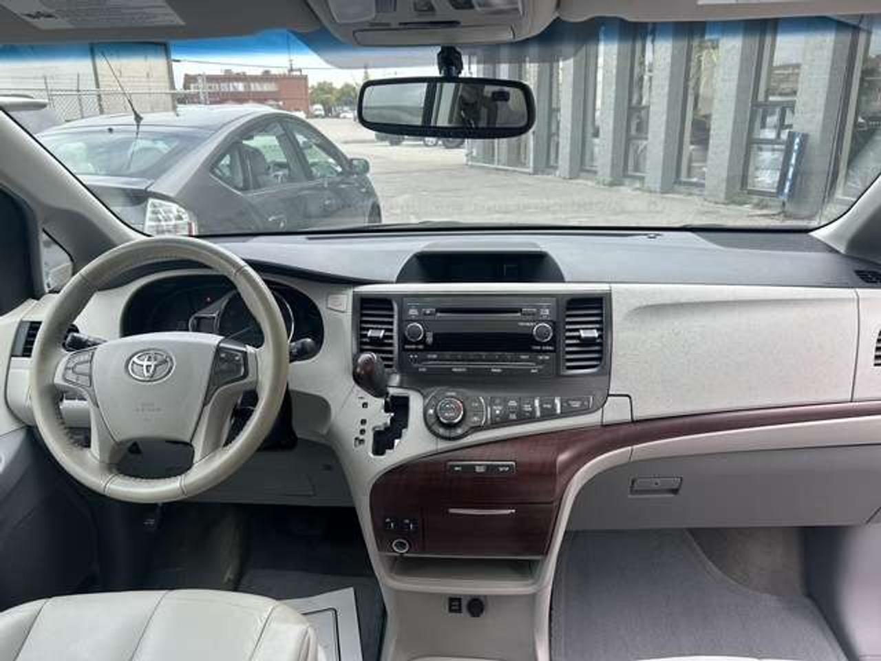 2014 Toyota Sienna XLE   AWD   LEATHER   SUNROOF   REAR CAMERA Photo