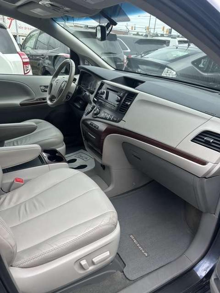 2014 Toyota Sienna XLE   AWD   LEATHER   SUNROOF   REAR CAMERA Photo
