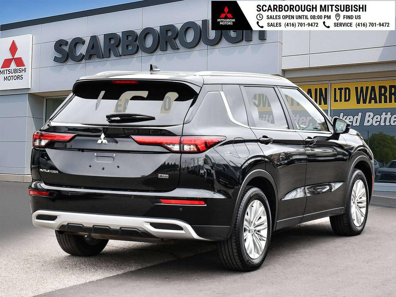 2024 Mitsubishi Outlander LE, sunroof, blue tooth, blind spot, rear camera Photo