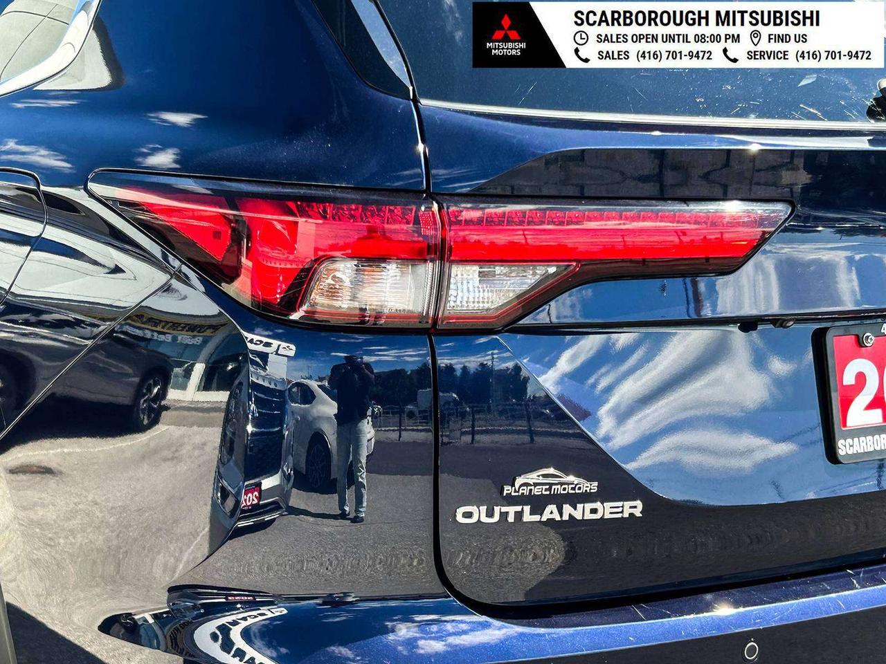 2023 Mitsubishi Outlander ES   PHEV   Apple Carplay I  Rear camera Photo