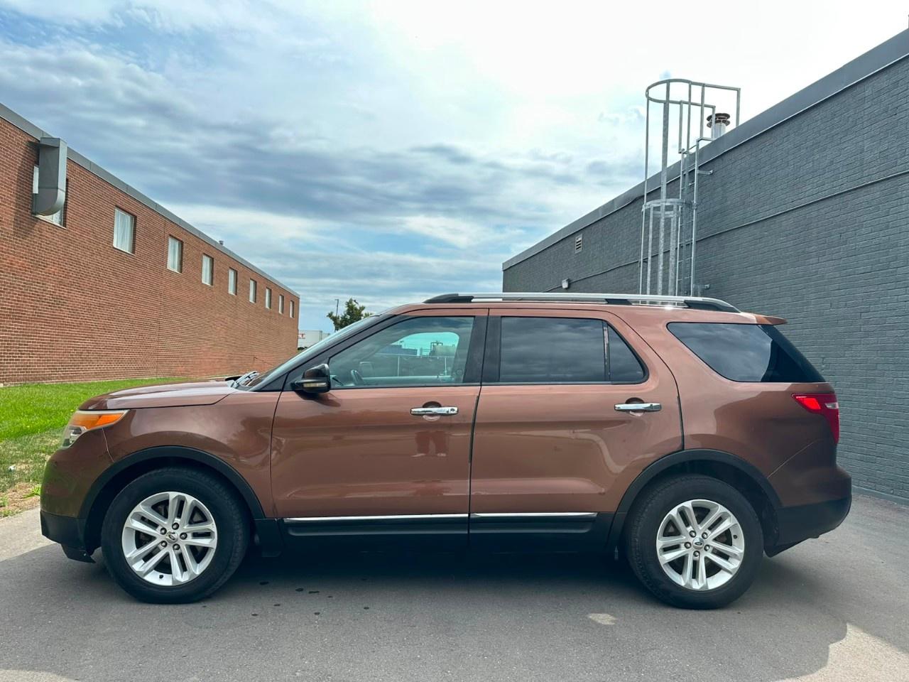 2011 Ford Explorer FWD 4dr V6 Auto XLT Photo3