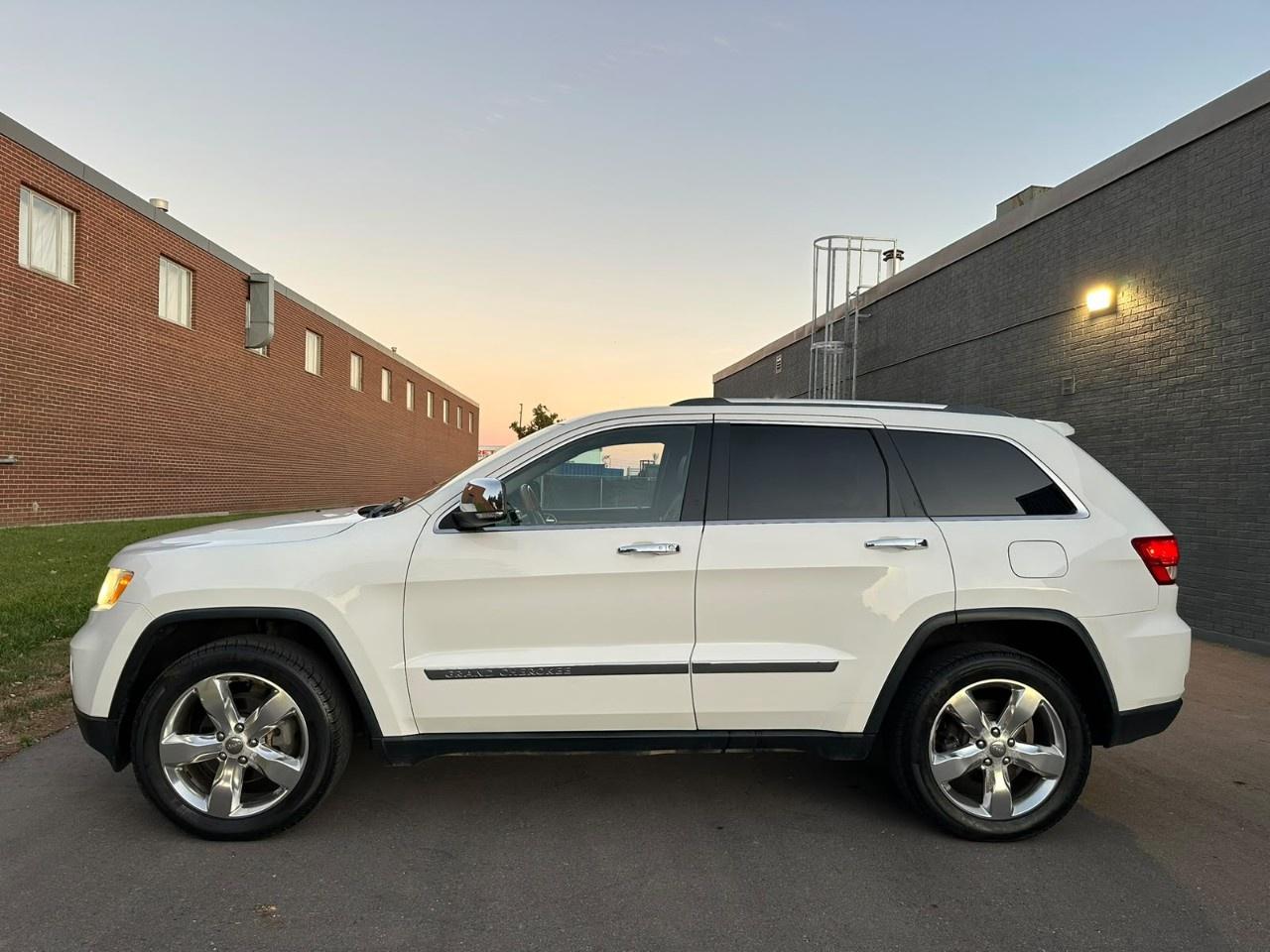 2013 Jeep Grand Cherokee 4WD 4dr Overland Photo