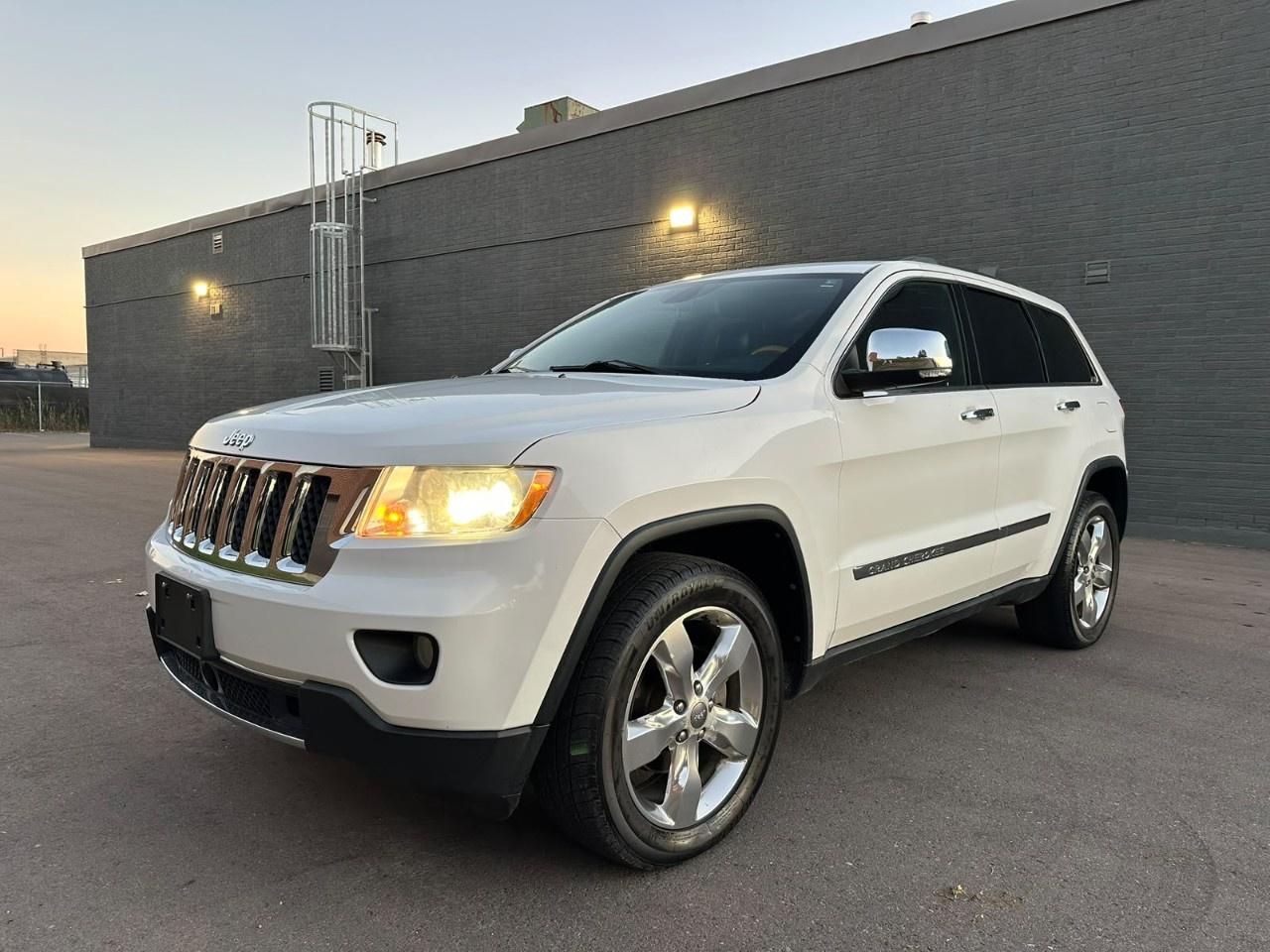 2013 Jeep Grand Cherokee 4WD 4dr Overland Photo