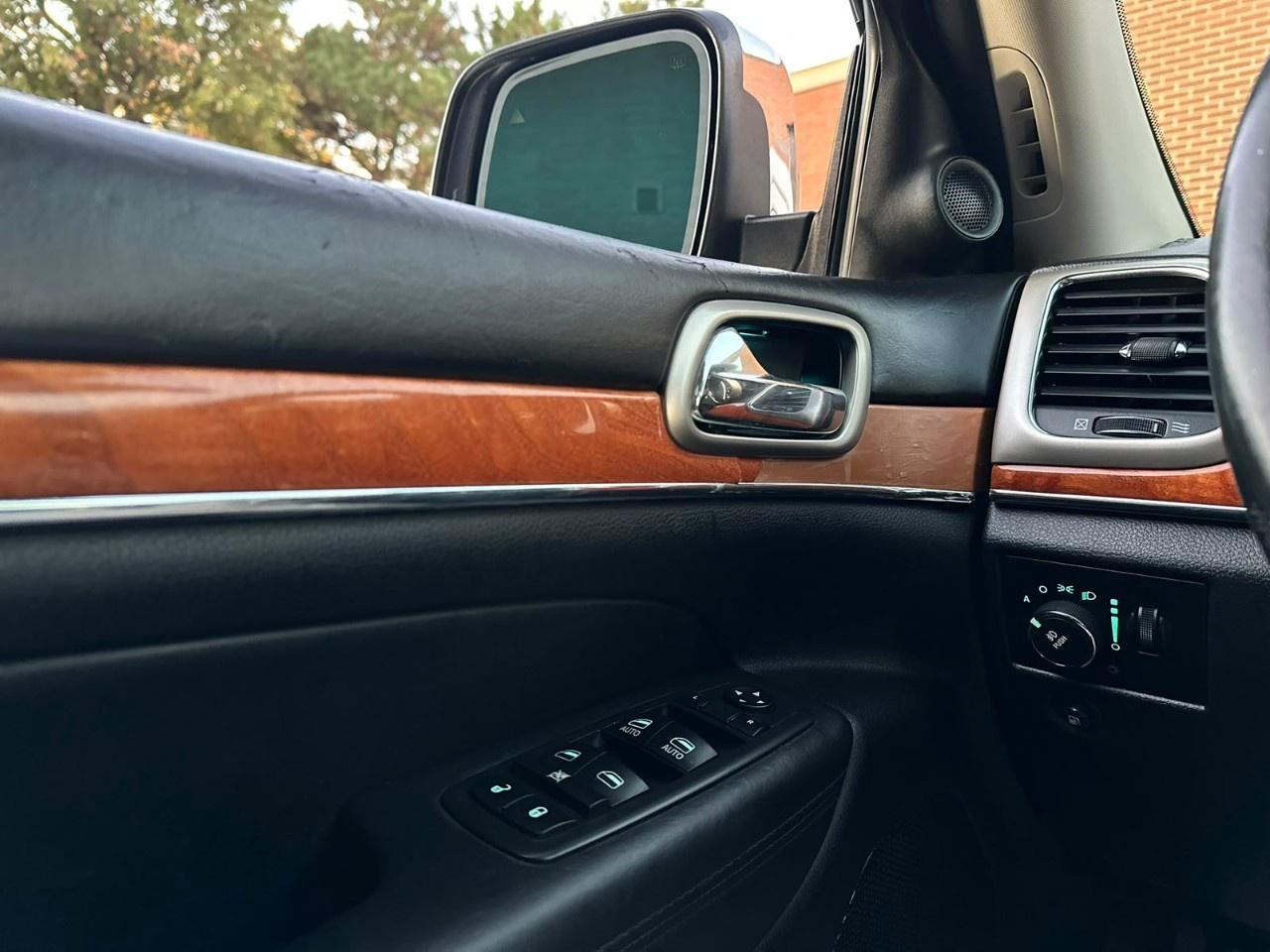 2013 Jeep Grand Cherokee 4WD 4dr Overland Photo