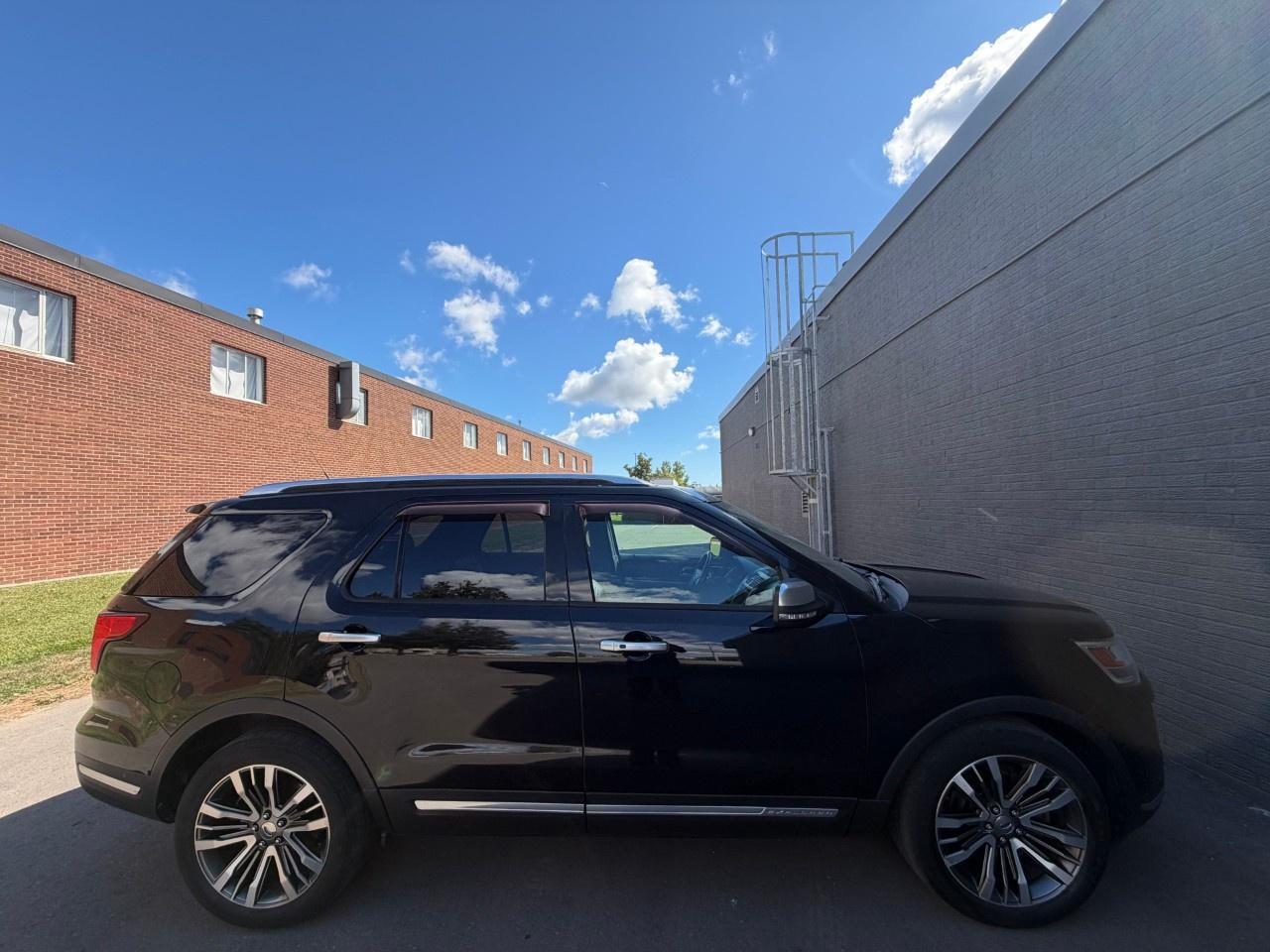 2018 Ford Explorer Platinum 4WD Photo3