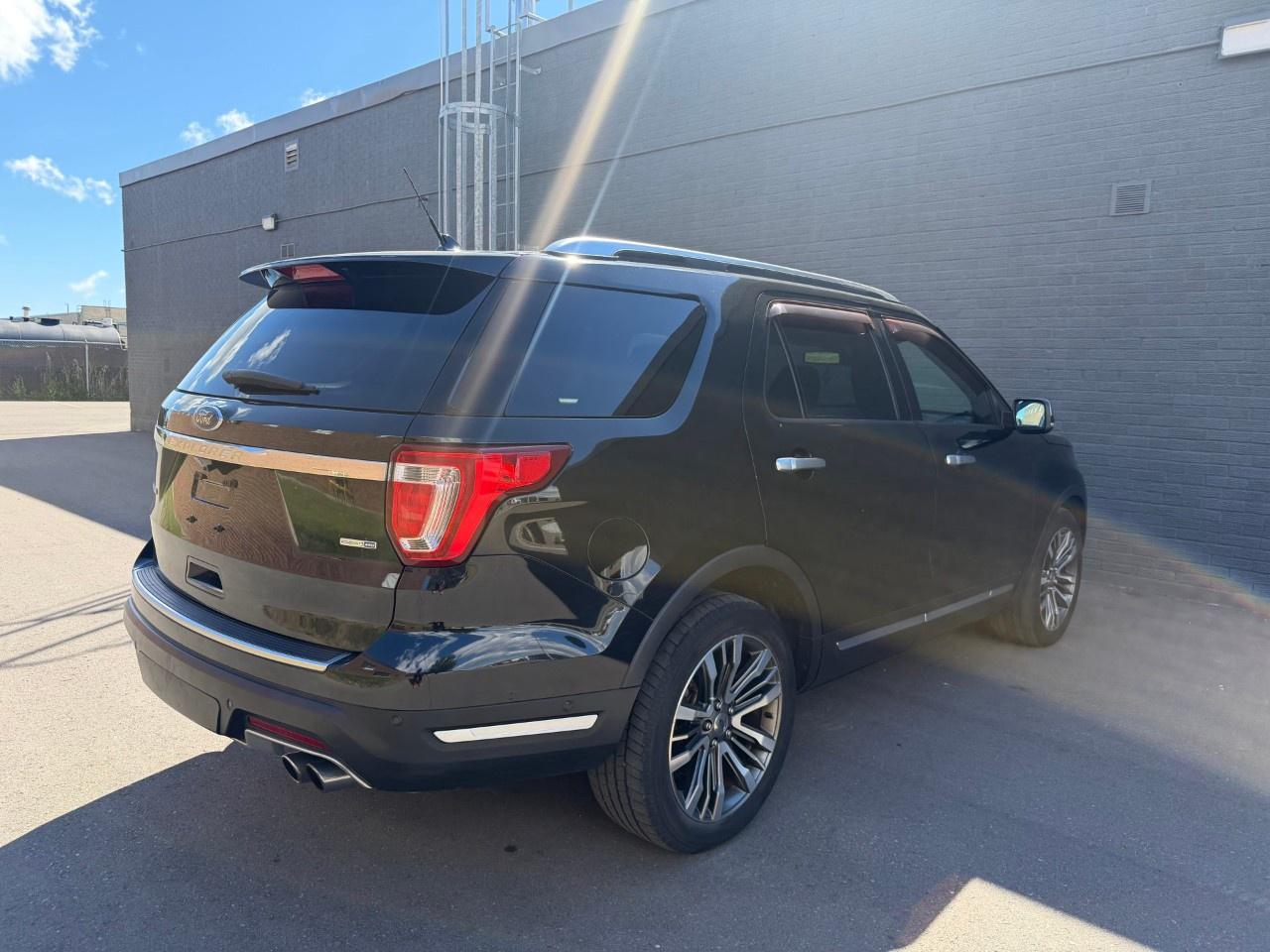 2018 Ford Explorer Platinum 4WD Photo