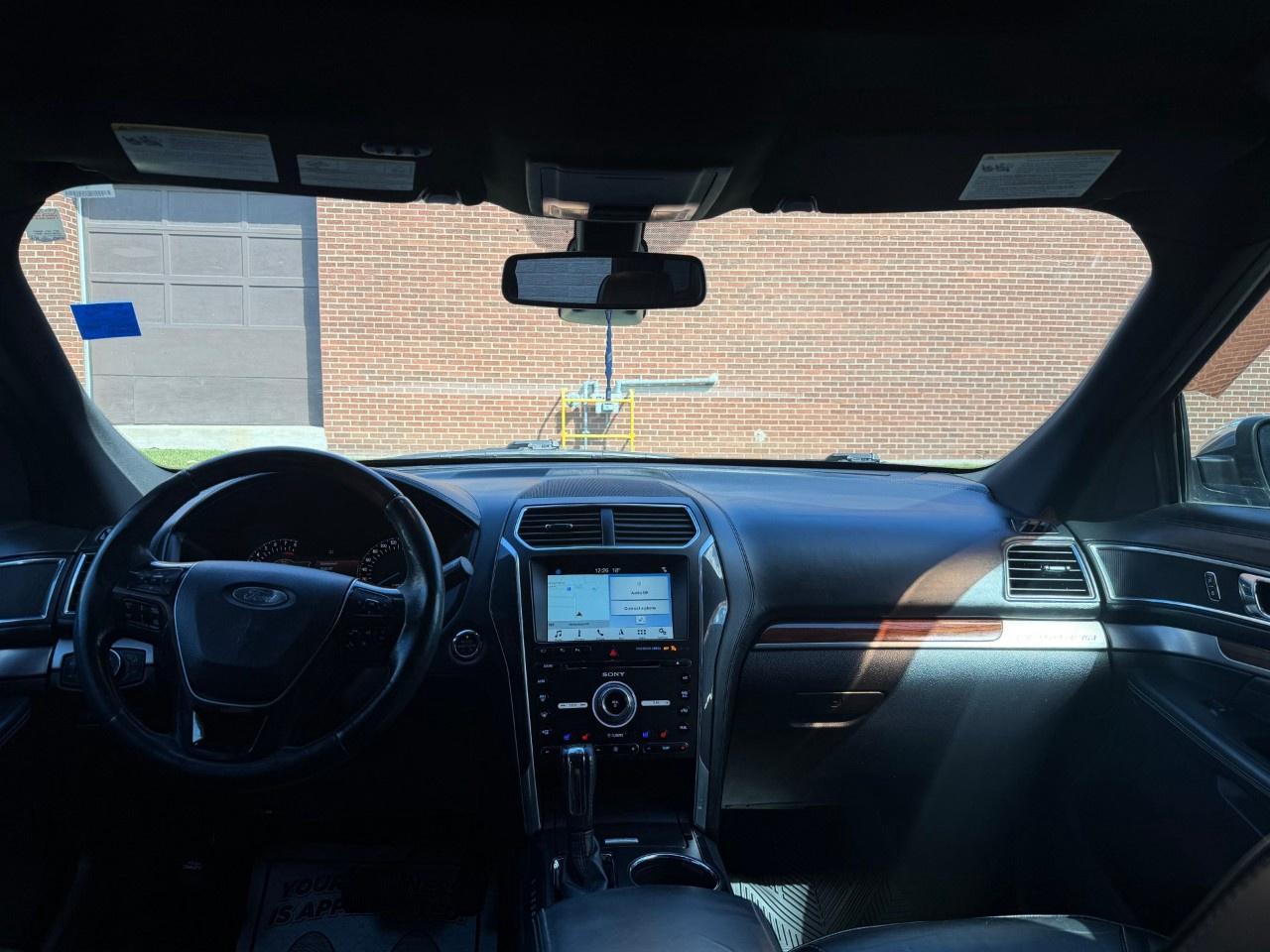 2018 Ford Explorer Platinum 4WD Photo