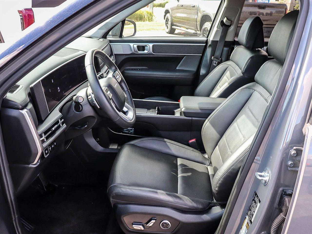2025 Hyundai Santa Fe Luxury Photo