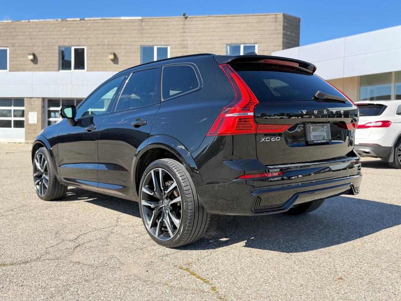 2023 Volvo XC60 B6 AWD Ultimate Dark Theme Photo2