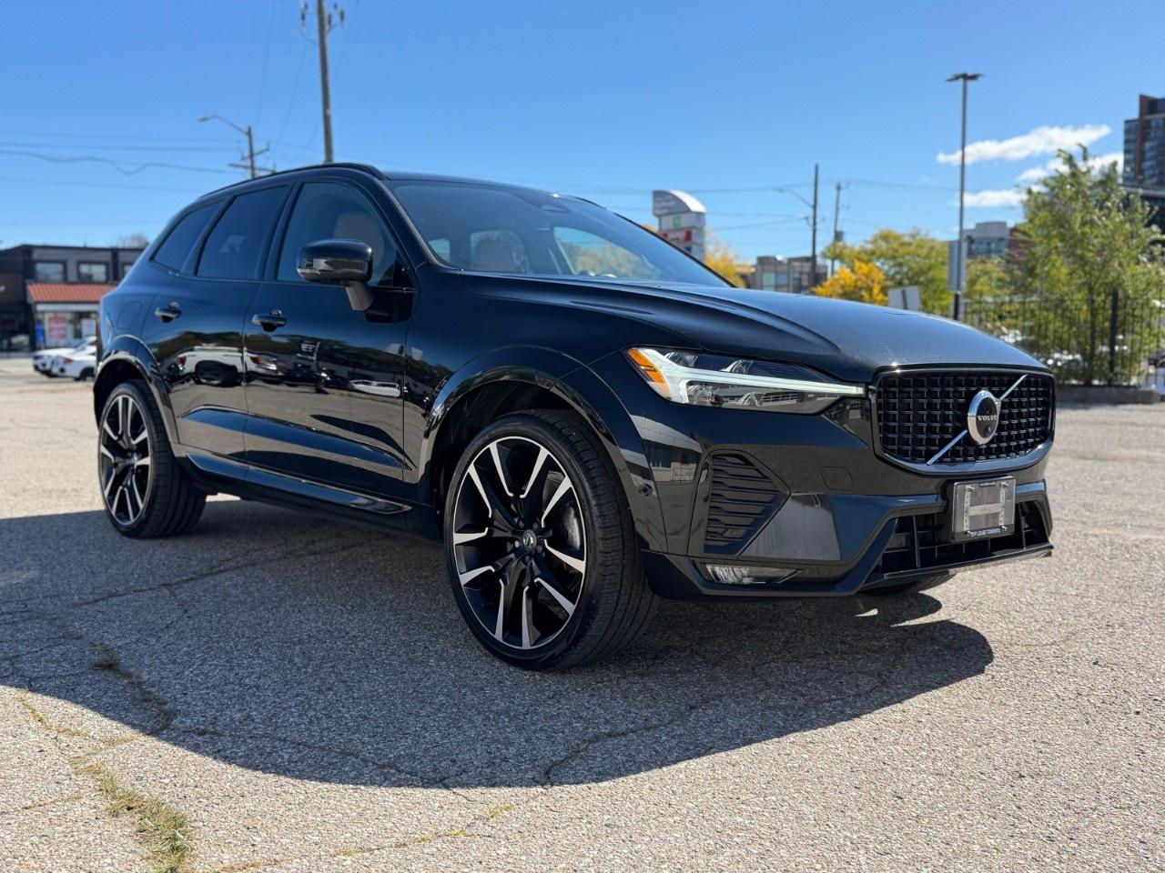 2023 Volvo XC60 B6 AWD Ultimate Dark Theme Photo