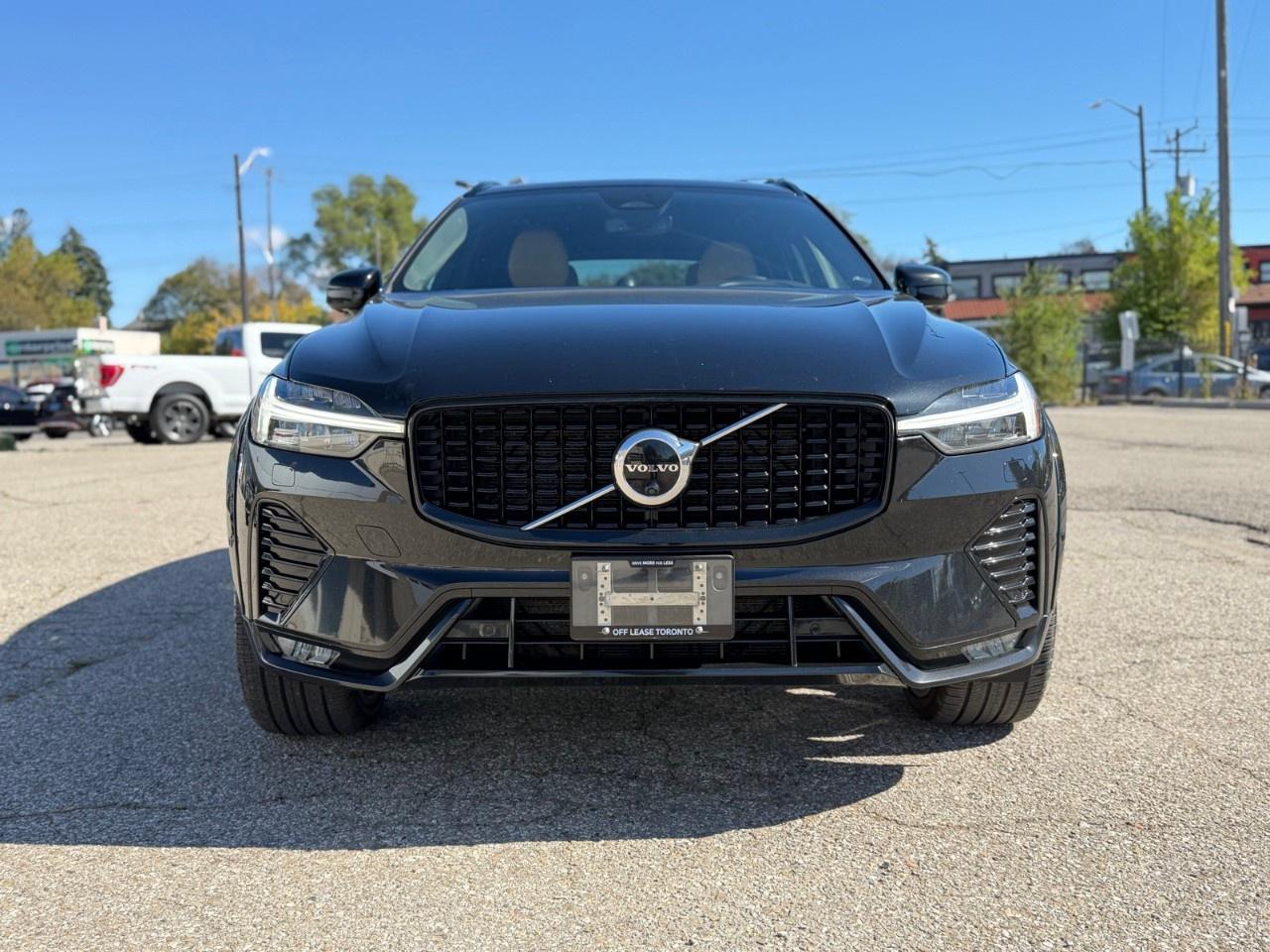 2023 Volvo XC60 B6 AWD Ultimate Dark Theme Photo