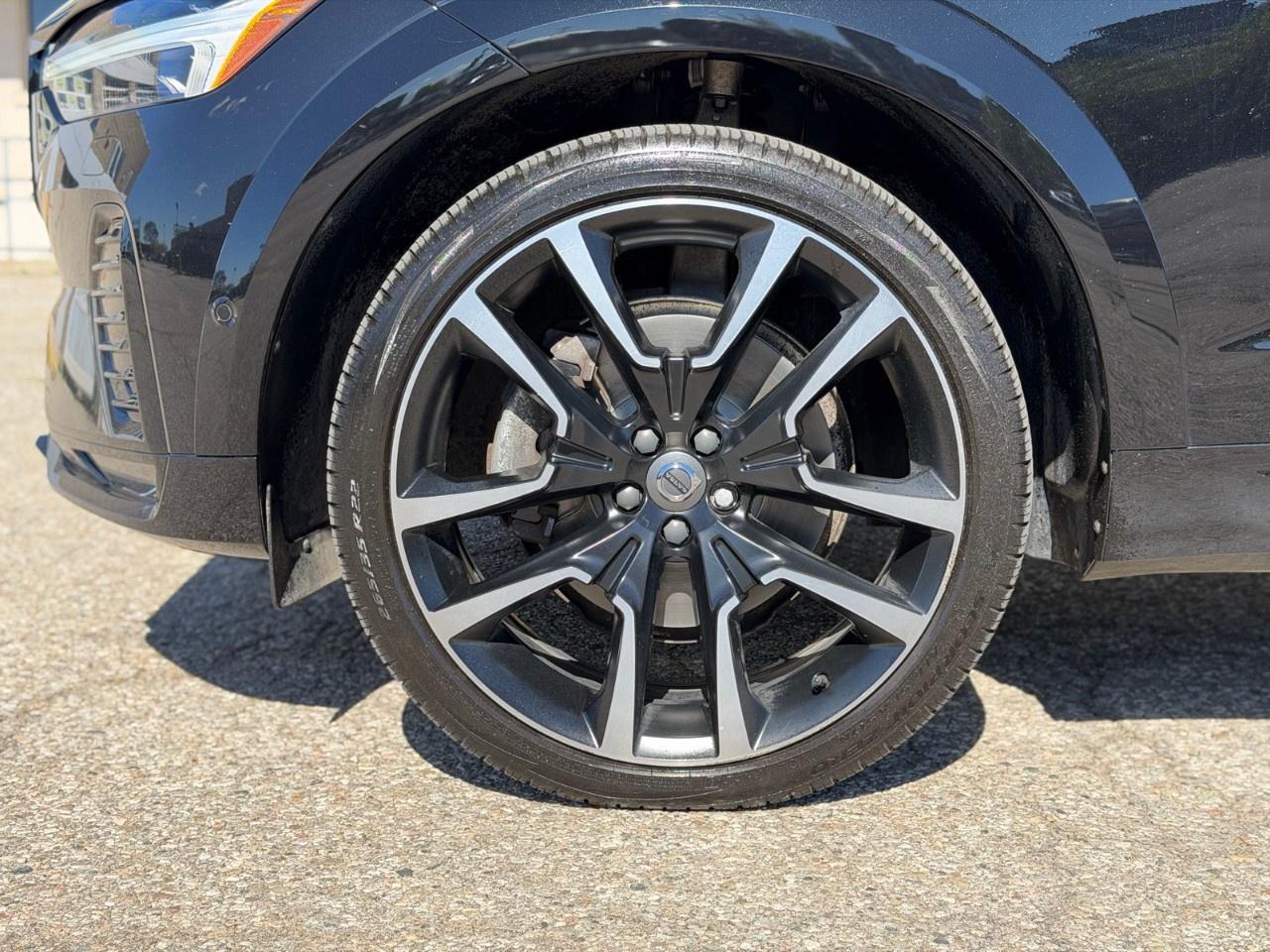 2023 Volvo XC60 B6 AWD Ultimate Dark Theme Photo