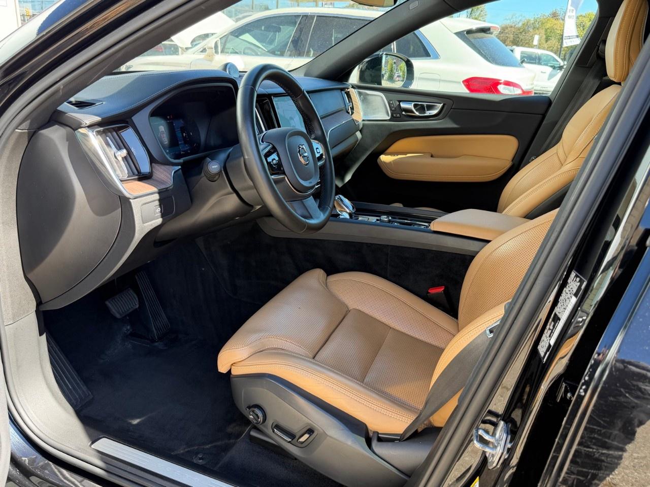 2023 Volvo XC60 B6 AWD Ultimate Dark Theme Photo