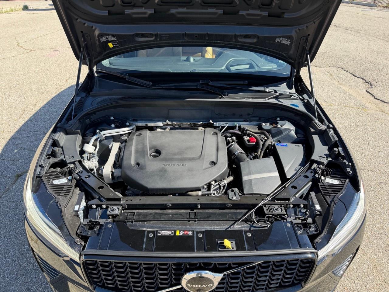 2023 Volvo XC60 B6 AWD Ultimate Dark Theme Photo