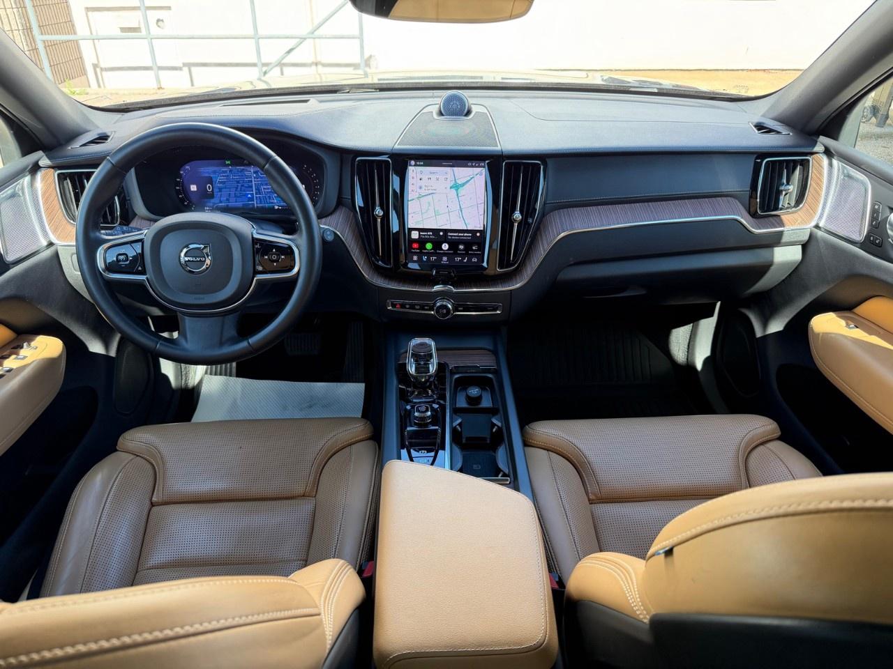 2023 Volvo XC60 B6 AWD Ultimate Dark Theme Photo