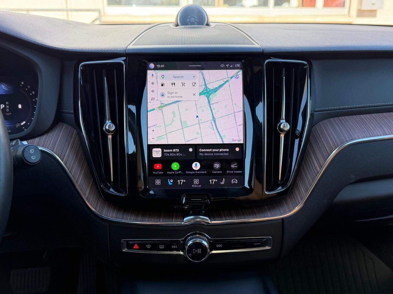 2023 Volvo XC60 B6 AWD Ultimate Dark Theme Photo