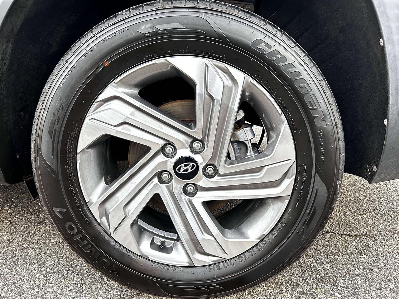 2023 Hyundai Santa Fe Preferred Photo3