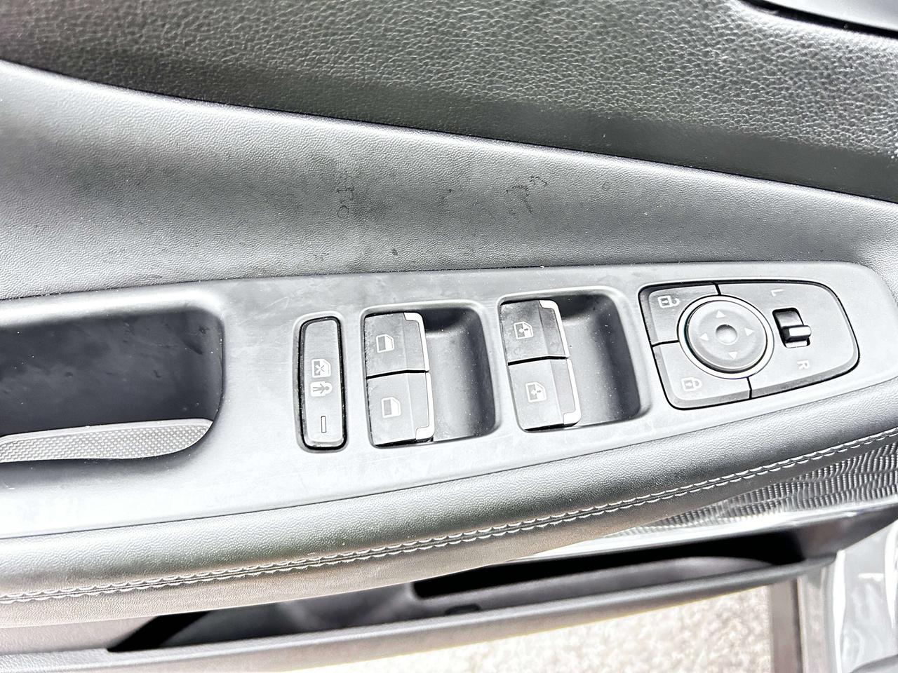 2023 Hyundai Santa Fe Preferred Photo