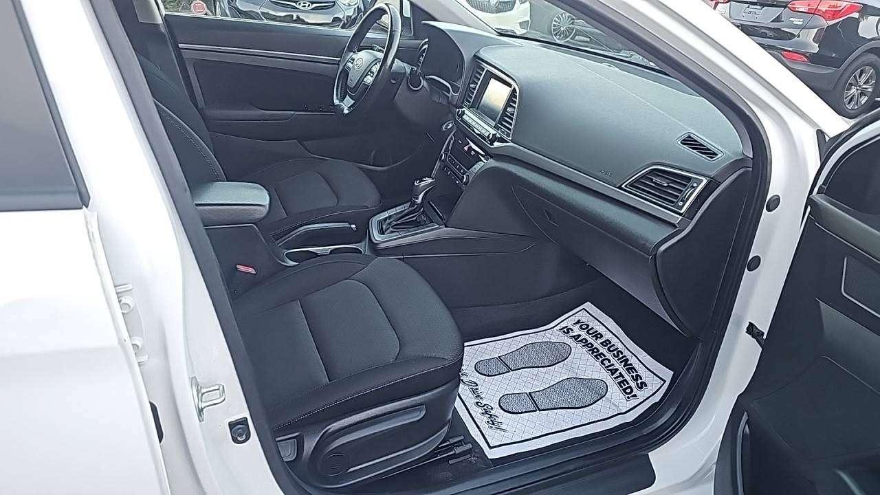 2017 Hyundai Elantra GLS Photo