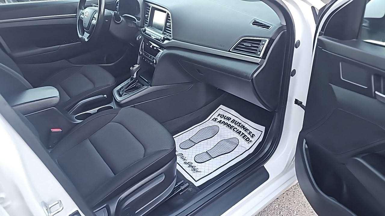 2017 Hyundai Elantra GLS Photo