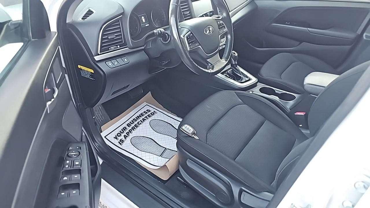 2017 Hyundai Elantra GLS Photo