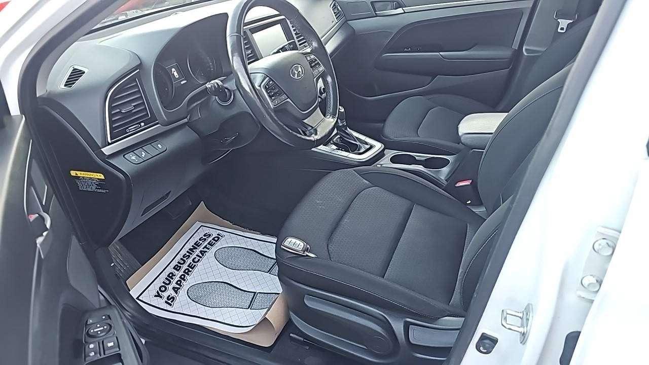 2017 Hyundai Elantra GLS Photo