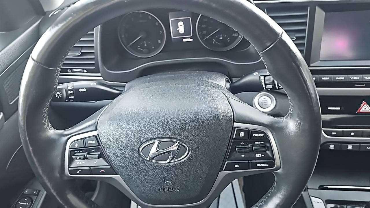 2017 Hyundai Elantra GLS Photo