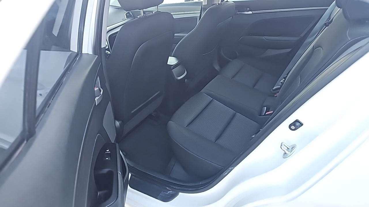 2017 Hyundai Elantra GLS Photo