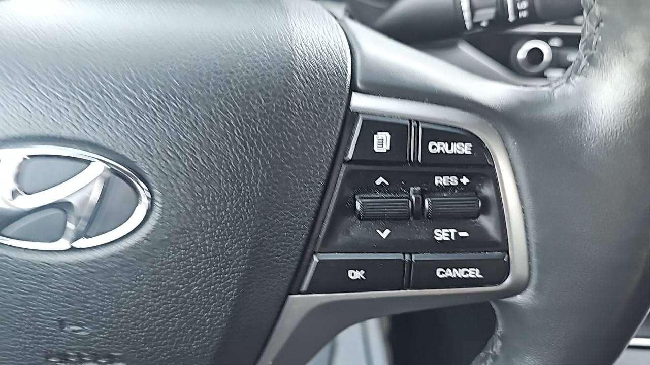 2017 Hyundai Elantra GLS Photo