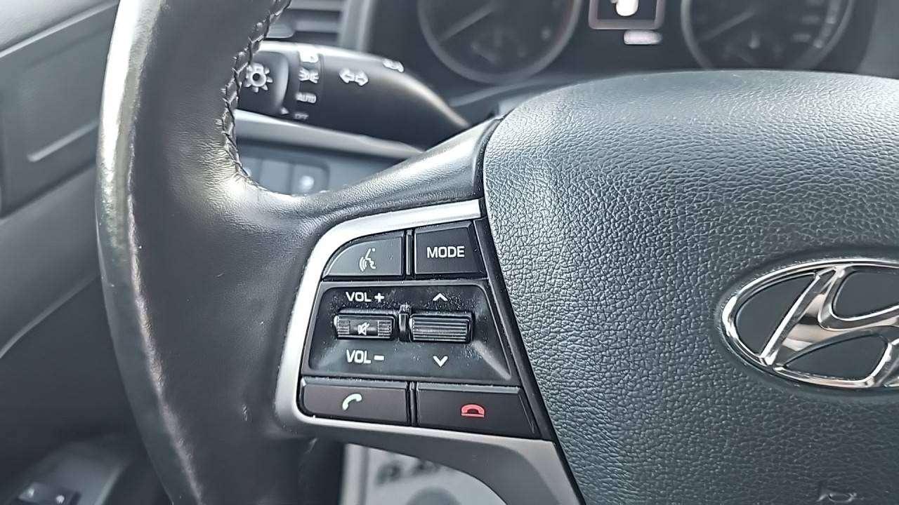 2017 Hyundai Elantra GLS Photo