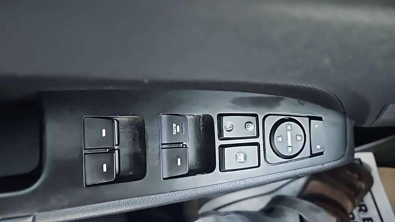 2017 Hyundai Elantra GLS Photo