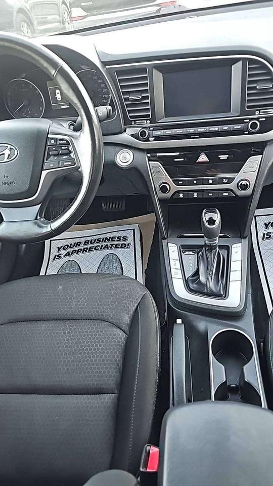 2017 Hyundai Elantra GLS Photo