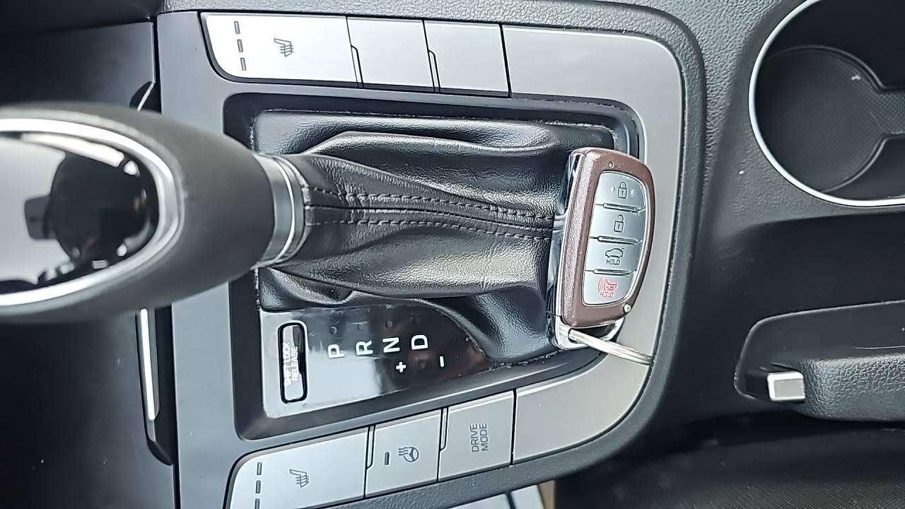 2017 Hyundai Elantra GLS Photo