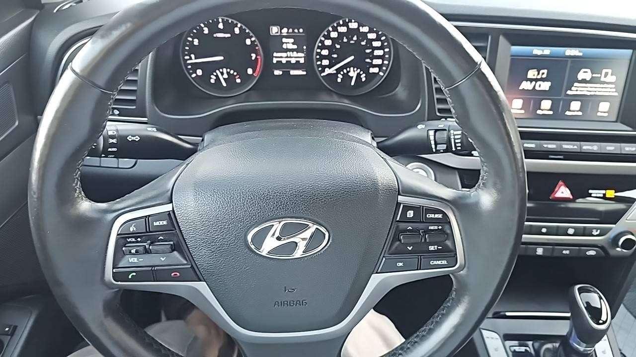 2017 Hyundai Elantra GLS Photo