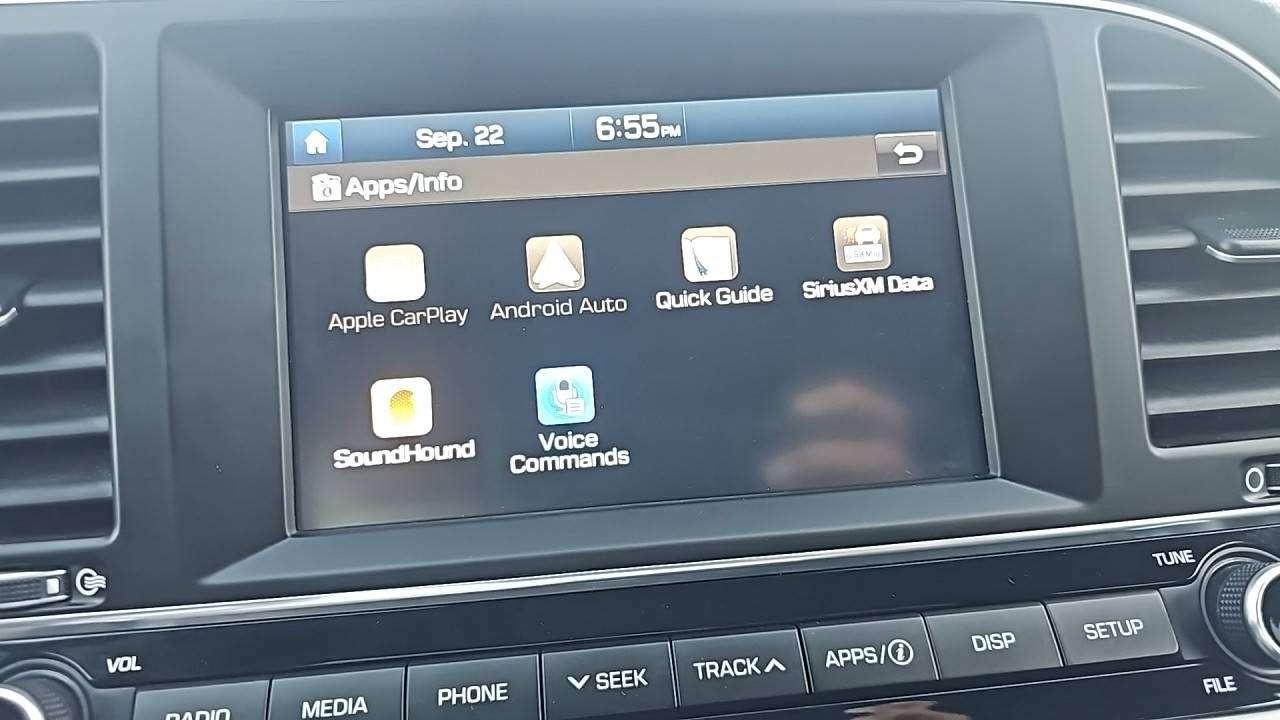 2017 Hyundai Elantra GLS Photo