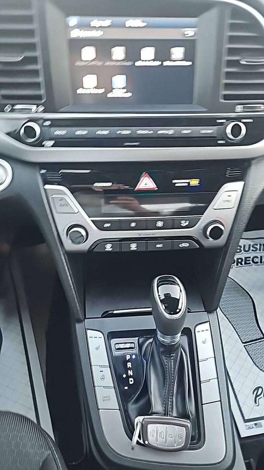 2017 Hyundai Elantra GLS Photo