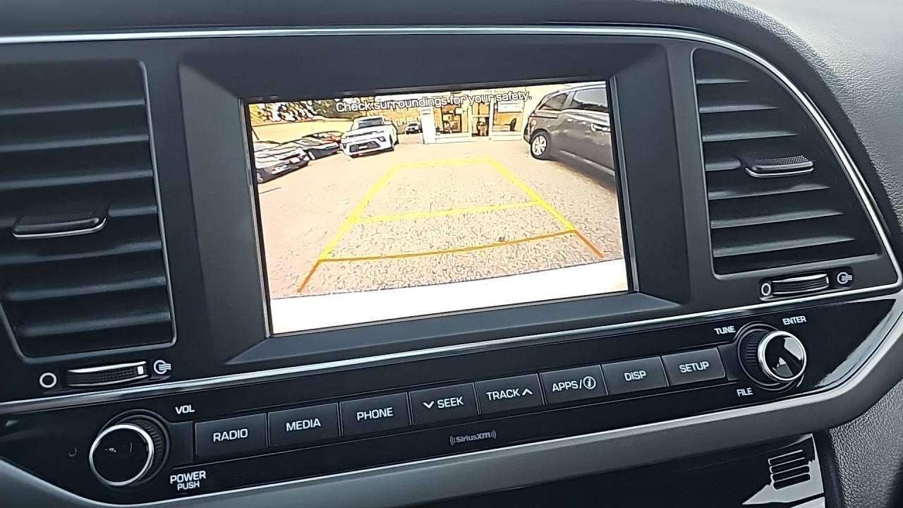 2017 Hyundai Elantra GLS Photo