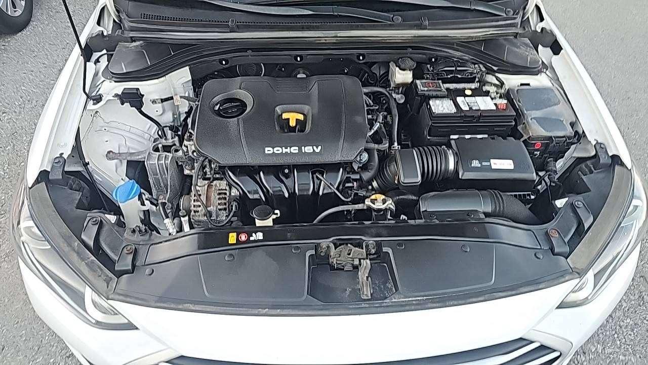 2017 Hyundai Elantra GLS Photo