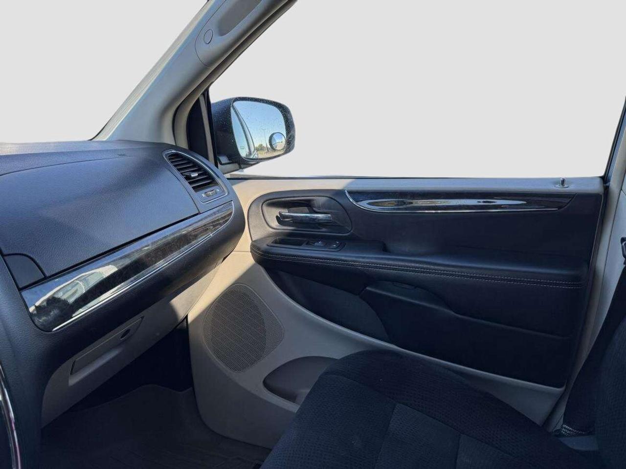 2011 Chrysler Town & Country 4dr Wgn Touring - AS IS Photo