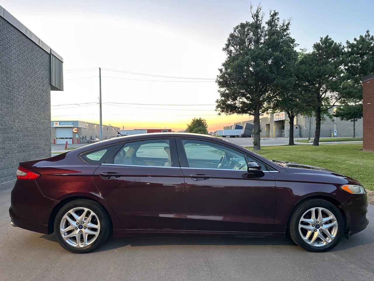 2013 Ford Fusion 4dr Sdn SE FWD Photo4