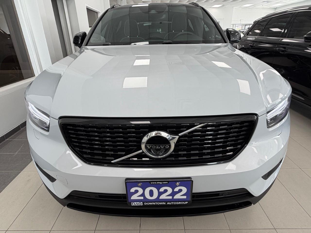 2022 Volvo XC40 T5 AWD R-Design Photo