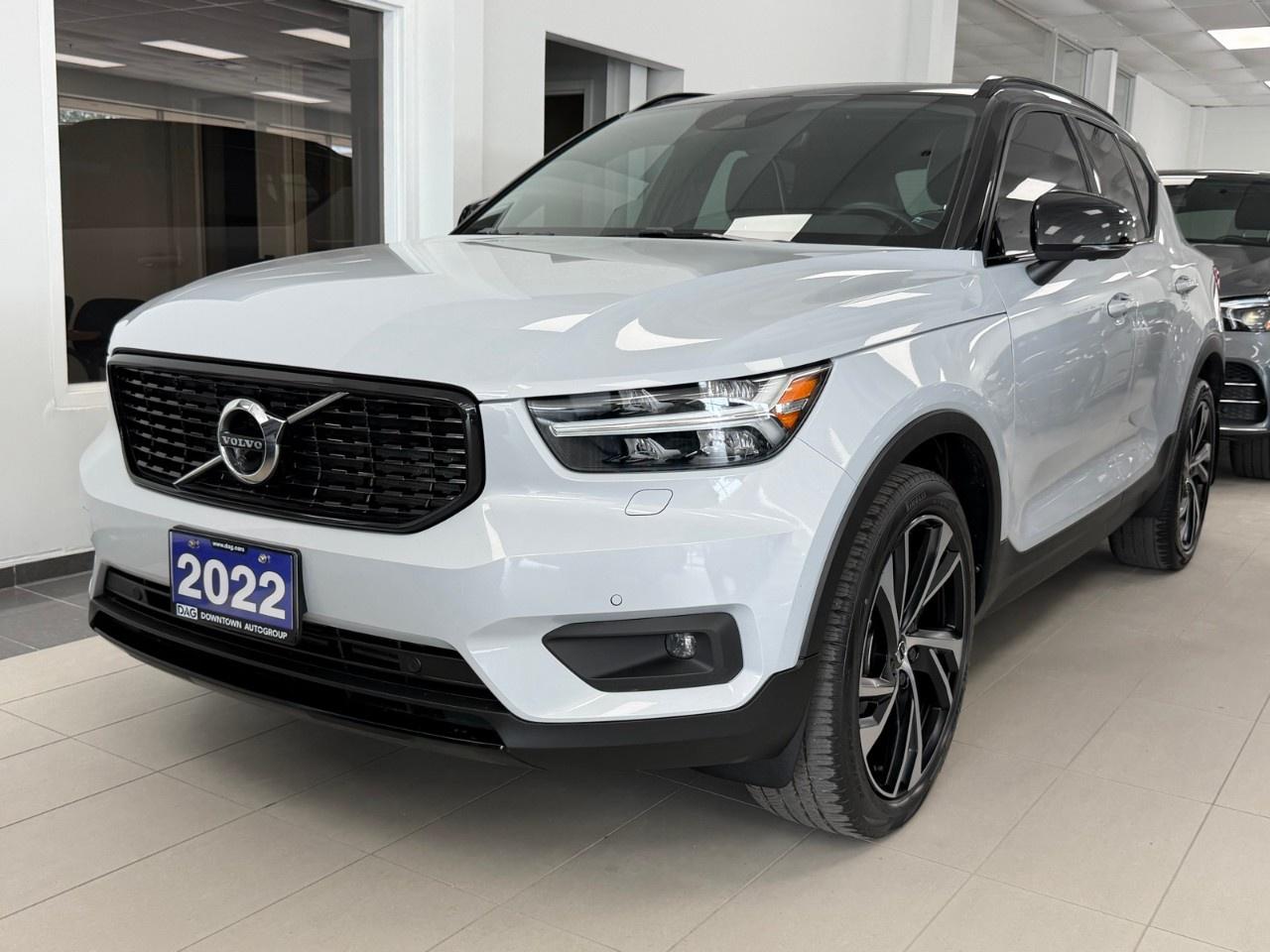 2022 Volvo XC40 T5 AWD R-Design Photo