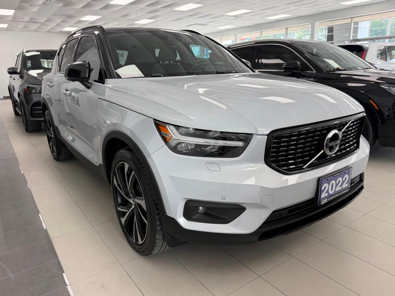 2022 Volvo XC40 T5 AWD R-Design Photo