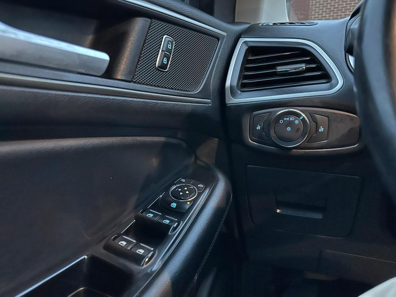 2016 Ford Edge 4DR SEL FWD Photo