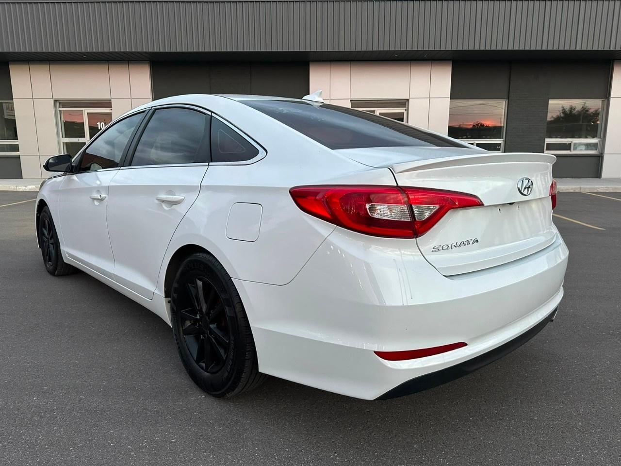 2017 Hyundai Sonata 4dr Sdn 2.4L Auto GL Photo4