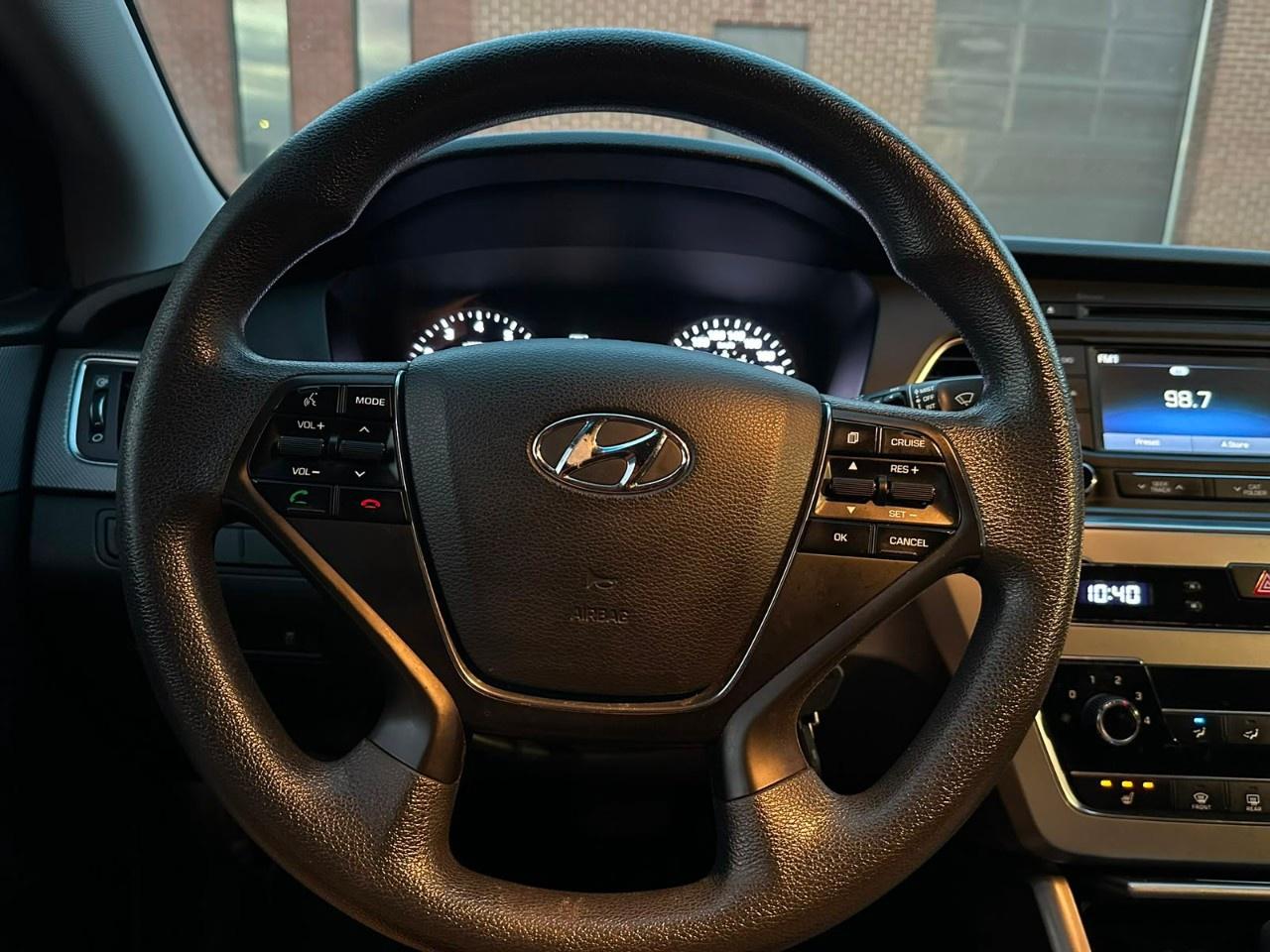 2017 Hyundai Sonata 4dr Sdn 2.4L Auto GL Photo