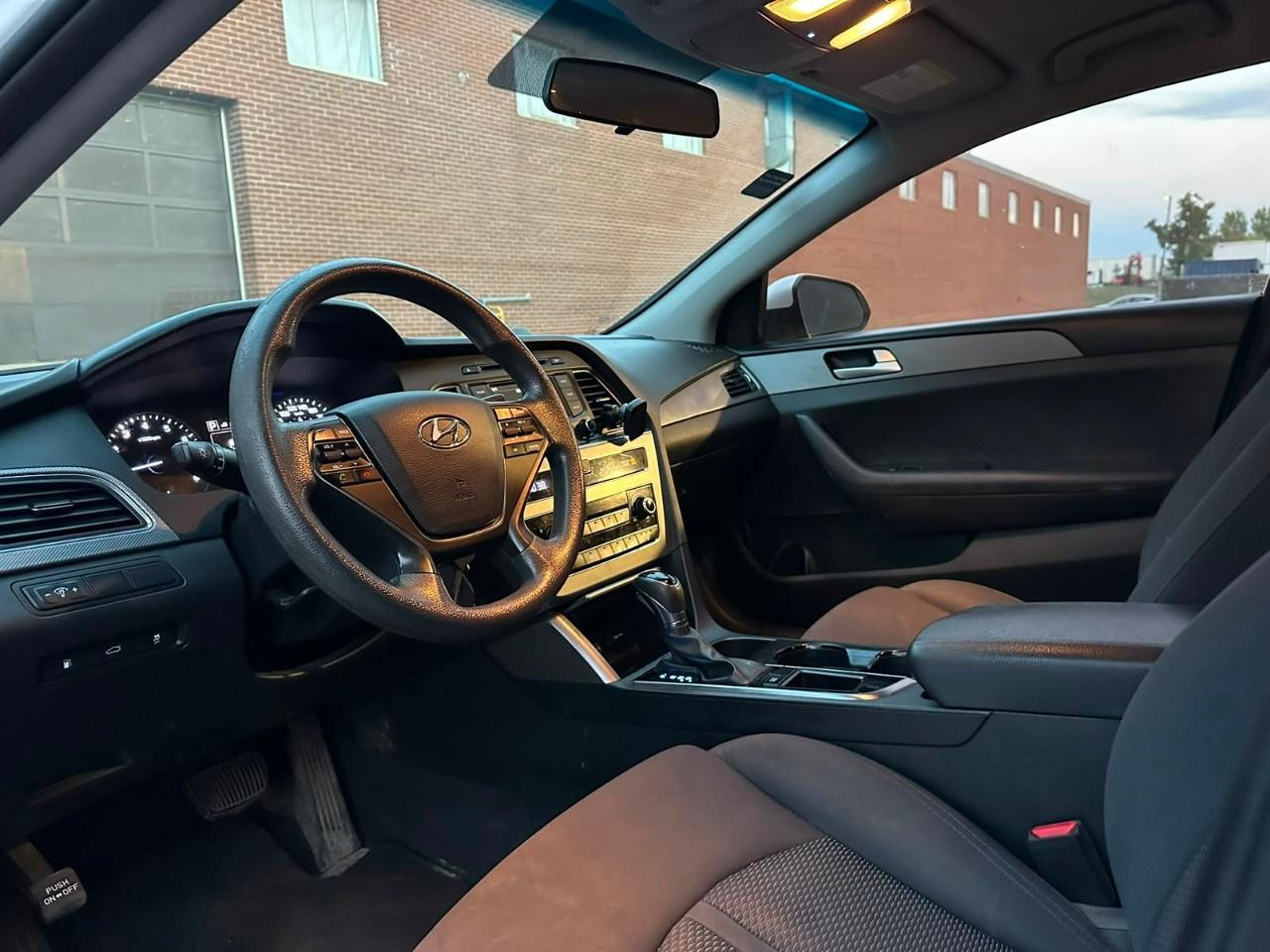 2017 Hyundai Sonata 4dr Sdn 2.4L Auto GL Photo