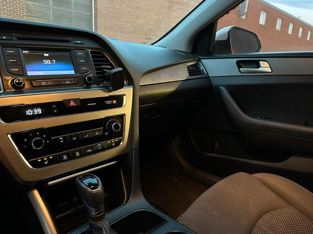 2017 Hyundai Sonata 4dr Sdn 2.4L Auto GL Photo